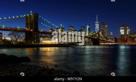 Pont de Brooklyn de nuit Banque D'Images