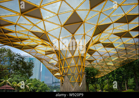La canopée Perdana, une structure unique de conception géométrique moderne. se fond dans la nature dans le Jardin botanique de Perdana Kuala Lumpur, Malaisie Banque D'Images