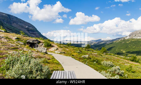 Vue du Vargabakkane point de vue le long de la route panoramique nationale Aurlandsfjellet entre Stryn et Laerdal en Norvège. Banque D'Images