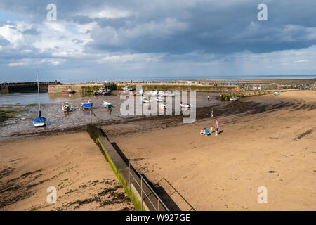 06/08/2019 Staithes, North Yorkshire, uk Staithes est un village de bord de mer dans le quartier de Scarborough, North Yorkshire, Angleterre. Easington et Bec Roxby Banque D'Images