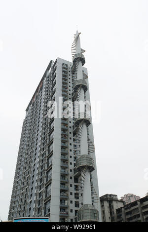 Vue d'un bâtiment en forme de fusée à Nanning, Chine du Sud, région autonome Zhuang du Guangxi, le 18 novembre 2013. Un bâtiment à Nanning, Chine du Sud Gu Banque D'Images