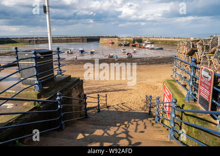 06/08/2019 Staithes, North Yorkshire, uk Staithes est un village de bord de mer dans le quartier de Scarborough, North Yorkshire, Angleterre. Easington et Bec Roxby Banque D'Images