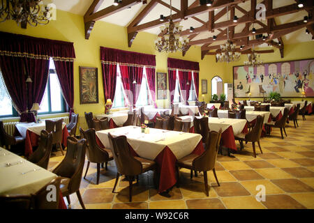 Vue de l'intérieur du restaurant russe 1958 sur le campus de l'Université Renmin de Chine à Beijing, Chine, 26 octobre 2013. Un nouveau restaurant russe Banque D'Images