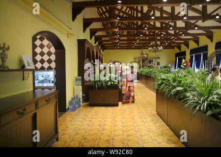 Vue de l'intérieur du restaurant russe 1958 sur le campus de l'Université Renmin de Chine à Beijing, Chine, 26 octobre 2013. Un nouveau restaurant russe Banque D'Images