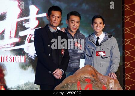 (De gauche) Hong Kong l'acteur Louis Koo, Hong Kong l'acteur Sean Lau et Hong Kong acteur Nick Cheung poser lors de la première de leur film, la Sto blanc Banque D'Images