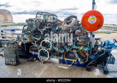 06/08/2019 Staithes, North Yorkshire, uk Staithes est un village de bord de mer dans le quartier de Scarborough, North Yorkshire, Angleterre. Easington et Bec Roxby Banque D'Images