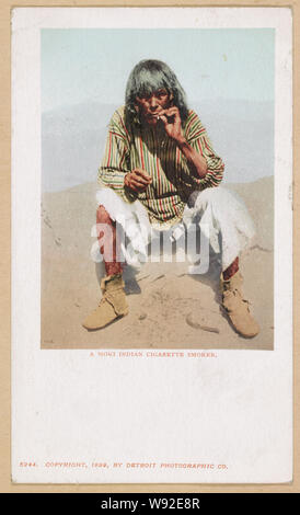 Un fumeur de cigarettes indiennes Moki Banque D'Images