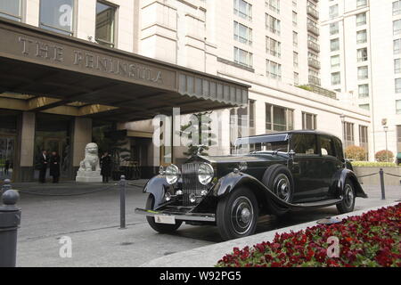 --FILE--Avis de l'hôtel Peninsula à Shanghai, Chine, 25 mars 2013. SPG Land Holdings Ltd. a déclaré qu'il va vendre une participation de contrôle en lui-même un Banque D'Images