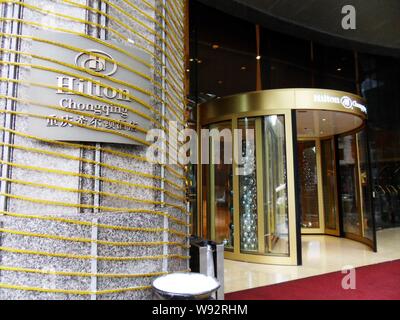 --FILE--Vue de l'hôtel Hilton Chongqing à Chongqing, Chine, le 10 décembre 2012. Hilton Worldwide prévoit d'ouvrir au moins 120 nouveaux hôtels en Chine en Banque D'Images