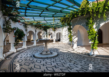 Kalithea Springs Therme Belle intérieur typiquement grec, Rhodes, Grèce. Banque D'Images