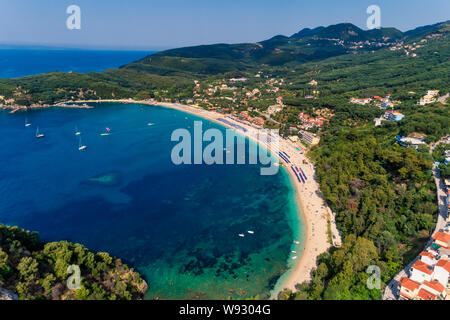 Vue aérienne de la plage de valtos Parga en Épire, Grèce, Europe. Banque D'Images