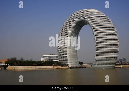 --FILE--vue générale de l'hôtel Sheraton Huzhou Hot Spring Resort de Shanghai, Chine de l'est la province du Zhejiang, le 6 novembre 2012. S'agit-il d'un beigne ? Un cheval Banque D'Images