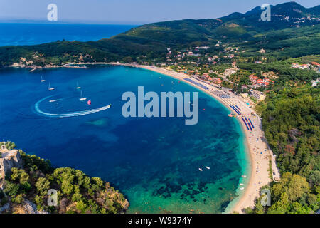 Vue aérienne de la plage de valtos Parga en Épire, Grèce, Europe. Banque D'Images