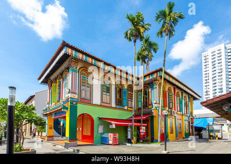 Façade colorée de capacités dans Little India, à Singapour. Banque D'Images