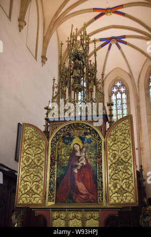 Peinture de l'autel 'Madonna à Rose Garden' ('Madonna d'Humilité') par l'Allemand peintre martin Schongauer (1473) sur l'affichage dans l'Église des Dominicains à Colmar, Alsace, France. Banque D'Images