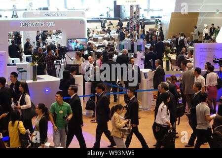 Personnes visitent le Forum économique mondial de Davos d'été 2013 dans la région de Dalian, province de Liaoning, Chine du nord-est, le 11 septembre 2013. Le World Economic Fo Banque D'Images