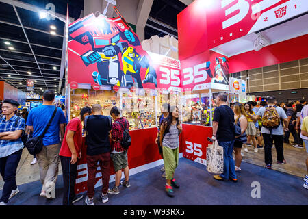 Hong Kong - Juillet 30, 2019 : les visiteurs et clients transformateurs vu au stand pendant le Ani-Com & Jeux cas à Hong Kong. Banque D'Images