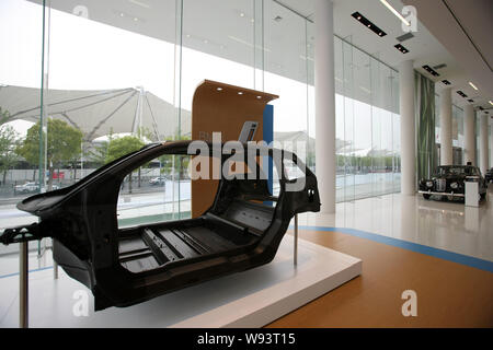 Vue de l'intérieur du Centre d'expérience de marque BMW dans le monde entier à la nouvelle zone de Pudong à Shanghai, Chine, le 24 avril 2013. M. Karsten Engel, le nouveau presiden Banque D'Images