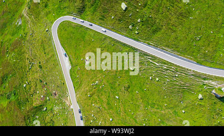 Les routes de Furkapass en Suisse - Photographie aérienne Banque D'Images