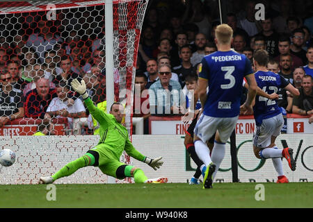 3 août 2019 , Griffin Park, Londres, Angleterre ; Sky Bet Championship, Brentford vs Birmingham City ; Lee Camp (01) de Birmingham rend l'objectif plus petit au cours d'une attaque de Brentford Crédit : Phil Westlake/Images d'actualité, Banque D'Images