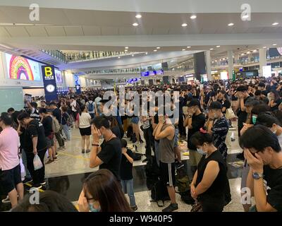 Hong Kong -11 août 2019 : millions de manifestants s'asseoir à l'aéroport international de hong kong, les gens . s'opposer à un projet de loi sur l'extradition controversée qui peut Banque D'Images