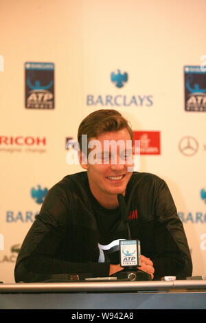 Le joueur de tennis tchèque Tomas Berdych sourit lors d'une conférence de presse de l'ATP World Tour Finals à Londres, Royaume-Uni, le 3 novembre 2013. Banque D'Images