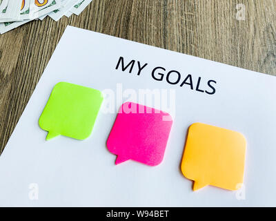 Presse-papiers avec mes objectifs sur bois 24. Banque D'Images