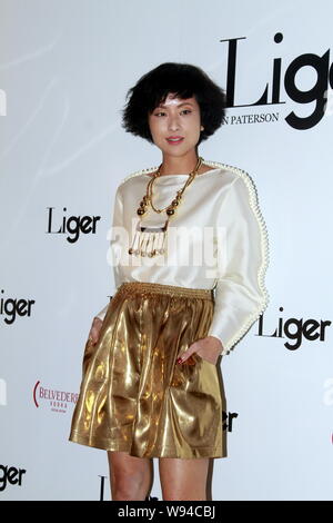 Actrice Hilary Tsui Hong Kong comporte, elle arrive pour la cérémonie d'ouverture de son troisième Liger boutique de mode à Hong Kong, Chine, le 4 février 2013. Banque D'Images