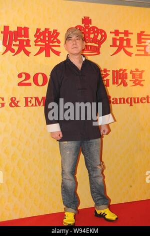 L'acteur Anthony Wong de Hong Kong pose comme il arrive pour l'EEG & EMP Printemps 2013 Banquet à Hong Kong, Chine, le 13 mars 2013. Banque D'Images