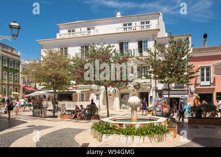 Place dans le centre de la ville de Lagos dans l'Algarve Portugal Banque D'Images