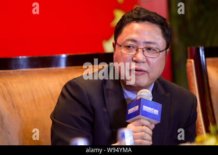 --FILE--Hongyuan Huang, Vice-président de la Bourse de Shanghai (SSE), prend la parole à un sous-forum au cours de la 2012 Forum de Lujiazui à Shanghai, Chine, Banque D'Images