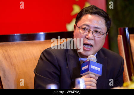 --FILE--Hongyuan Huang, Vice-président de la Bourse de Shanghai (SSE), prend la parole à un sous-forum au cours de la 2012 Forum de Lujiazui à Shanghai, Chine, Banque D'Images