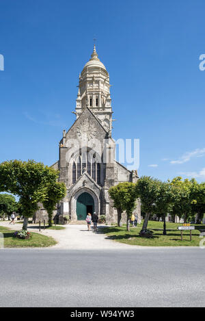 11e siècle, l'église de Notre-Dame de l'Assomption dans le village de Sainte-Marie-du-Mont, Manche, Normandie, France Banque D'Images