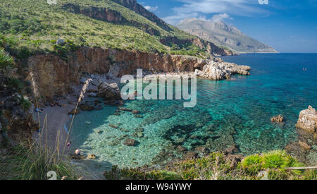 Panorama de la DISA Cala, une des belles plages de la réserve naturelle Zingaro en Sicile Banque D'Images