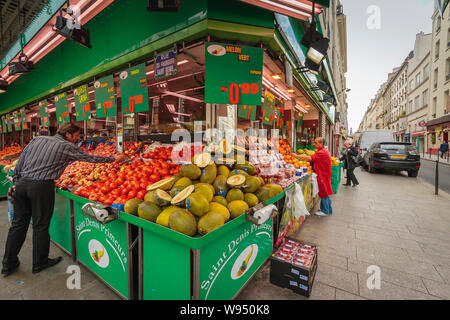 Strasbourg, St Denis, Paris - marché aux fruits et légumes Banque D'Images