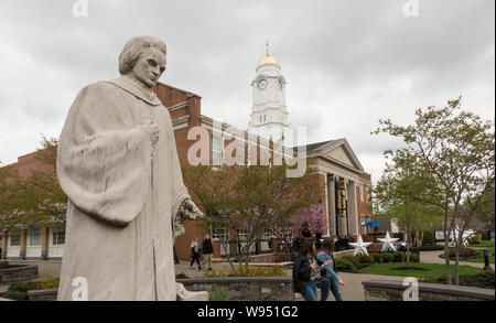 Statue de Noah Webster sur la place du dos bleu dans West Hartford Connecticut Banque D'Images