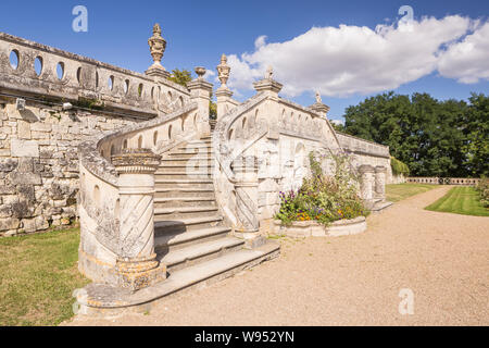 Escalier du Château de Valençay, dans la vallée de la Loire, France. Datant de 1540, le château de Valençay a été construit sur la demande de Jacques d'Estampes. Banque D'Images