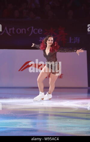 La patineuse artistique suisse Sarah Meier effectue au cours de l'événement d'Art on Ice à Shanghai, Chine, 27 mai 2012. Banque D'Images