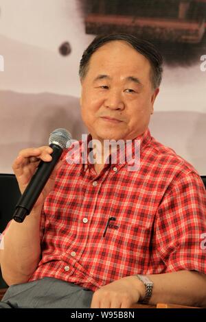 --FILE--auteur et l'écrivain chinois Mo Yan assiste à un événement de l'apprentissage 2e Festiva à Hangzhou city, province de Zhejiang, Chine de l'est 11 septembre 20 Banque D'Images