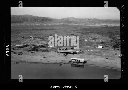 L'air vues de Palestine. Agriturismo verger plein soleil et d'amusement. Sur la côte nord-ouest de la Mer Morte. Agriturismo verger plein soleil Dead Sea Resort. Montrant bath house et casino, etc. Banque D'Images