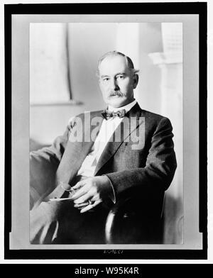 Albert Bacon Fall, sénateur du Nouveau Mexique, trois-quarts, portrait assis Banque D'Images