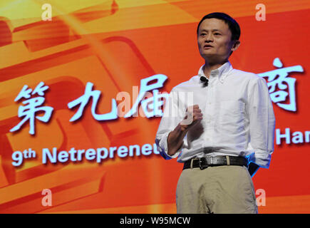 Jack Ma Yun, fondateur et président du Groupe d''Alibaba, prononce un discours lors du 9e Sommet Netrepreneur à Hangzhou city, province de Zhejiang, Chine de l'Est Banque D'Images