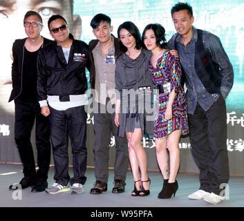 (De gauche) Hong Kong administration Felix Chong Man-Keung, Alan Mak Siu Fai, Hong Kong l'acteur Tony Leung, l'actrice chinoise Zhou Xun, Taiwanese singer et ac Banque D'Images