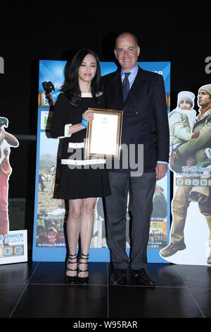 L'actrice chinoise Yao Chen, qui est aussi le HCR (Haut Commissariat des Nations Unies pour les réfugiés) pose d'honneur lors de la conférence de presse pour Banque D'Images