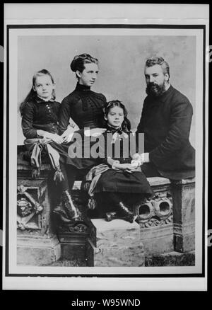 Alexander Graham Bell avec sa femme Mabel et filles Elsie (à gauche) et Marian (Daisy) Banque D'Images