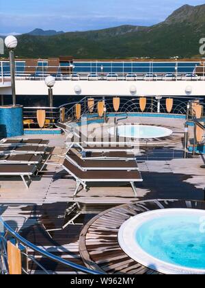 Bateau de croisière patio extérieur avec vue dans des Fjords norvégiens. Locations de concept. Banque D'Images