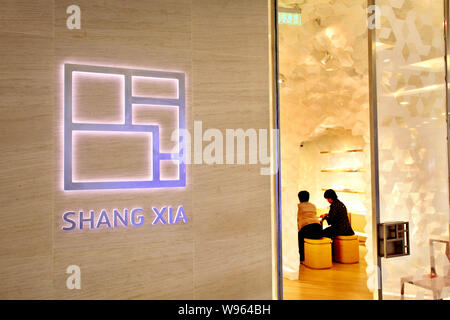 --File--Vue d'un magasin Shang Xia à Shanghai, Chine, 20 octobre 2010. Shang Xia, la marque chinoise créé par le groupe de luxe français Hermès, des plans pour Banque D'Images