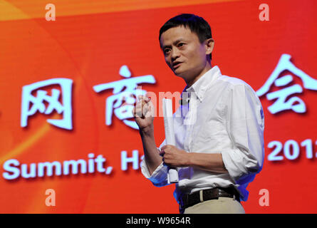 Jack Ma Yun, fondateur et président du Groupe d''Alibaba, prononce un discours lors du 9e Sommet Netrepreneur à Hangzhou city, province de Zhejiang, Chine de l'Est Banque D'Images