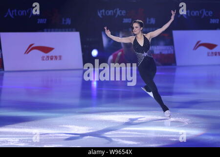 La patineuse artistique suisse Sarah Meier effectue au cours de l'événement d'Art on Ice à Shanghai, Chine, 27 mai 2012. Banque D'Images