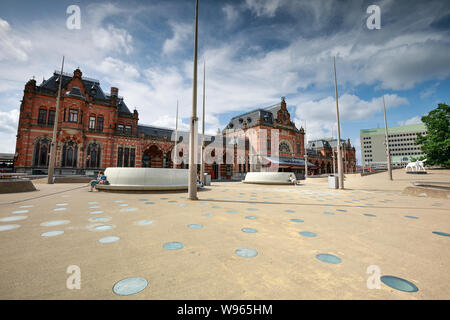 Vue sur le train tion dans Groningen sur sunny day, Pays-Bas Banque D'Images